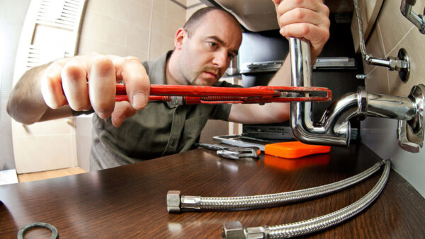 How a Professional Plumber will come to your Aid?