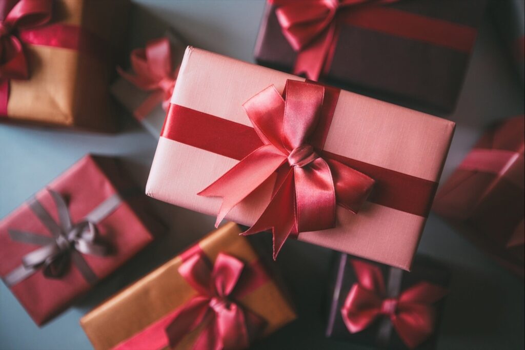 Tips to Master the Art of Corporate Gift-Giving!